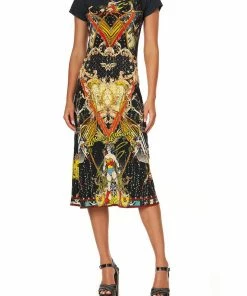 Camilla EBoutique (US) Up To 30% Off CURVED HEM FITTED TEE WONDER WOMAN