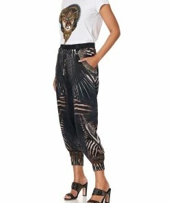 Camilla EBoutique (US) CURVED HEM FITTED TEE QUECHUA KING Sale Clothing