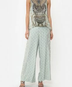 Camilla EBoutique (US) Clothing BUTTON BACK TOP FREE ESPIRITU