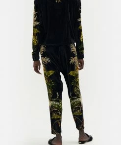 Camilla EBoutique (US) ROUND NECK SWEATER THE QUEENS KING